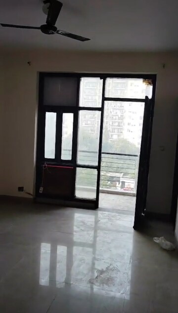 Room in 2 BHK Apartment at Omaxe Heights, Sector 86 – for Rent