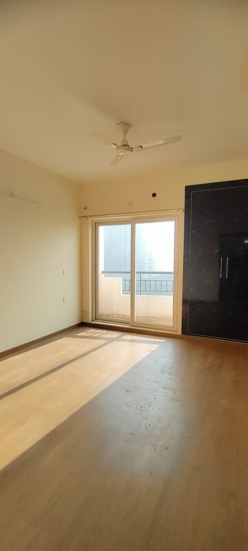 Room in 4 BHK Apartment at Ansal Crown Heights, Sector 80 – for Rent