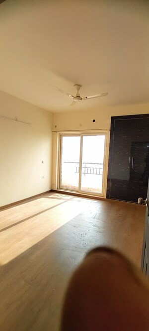 Room in 4 BHK Apartment at Ansal Crown Heights, Sector 80 – for Rent