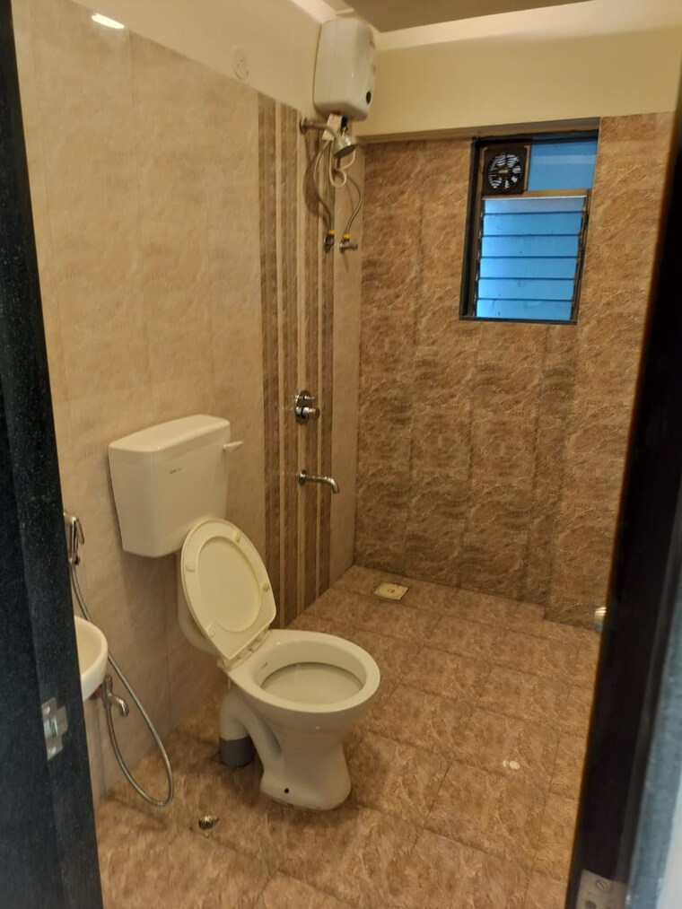 Bathroom, anmol-eleganzia-royale 3 Bedroom 1100 Sq.Ft. Apartment In Andheri West Mumbai 9721443