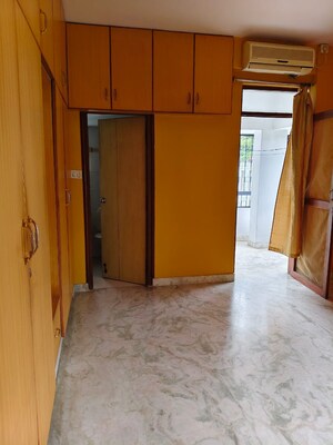 Room in 3 BHK Apartment at Moyenville Manor, Shanthi Nagar – for Rent