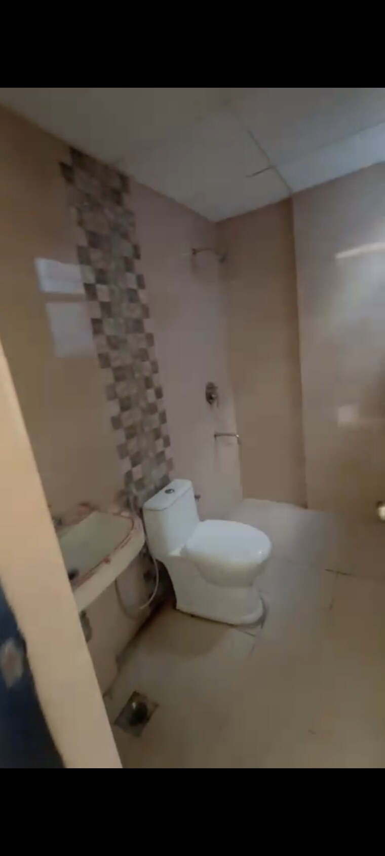 Bathroom, signature-global-park-4-and-5 3 Bedroom 1081 Sq.Ft. Apartment In Sohna Sector 36 Gurgaon 9721483