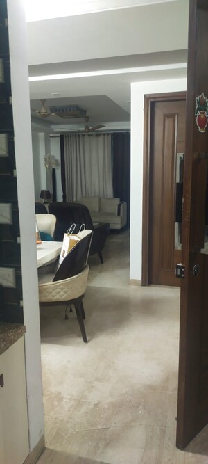 Master Bedroom in 2 BHK Builder Floor at Malviya Nagar – for Rent