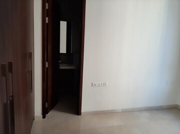 Room in 3 BHK Apartment at Piramal Vaikunth, Balkum Pada – for Sale