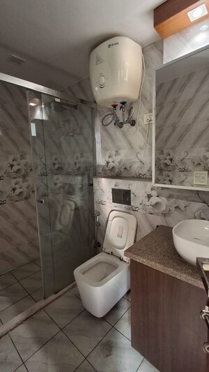 Bathroom in 2.5 BHK Builder Floor at Malviya Nagar – for Rent