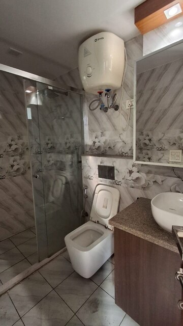 Bathroom in 2.5 BHK Builder Floor at Malviya Nagar – for Rent