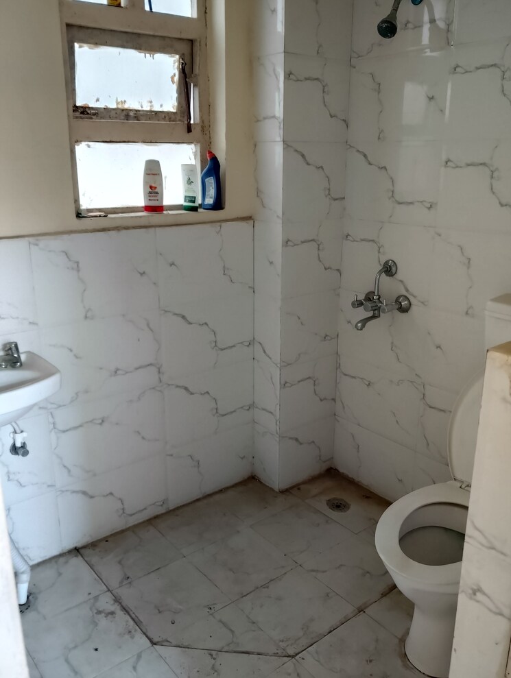 Bathroom, auric-city-homes 3 Bedroom 618 Sq.Ft. Apartment In Sector 82 Faridabad 9721538