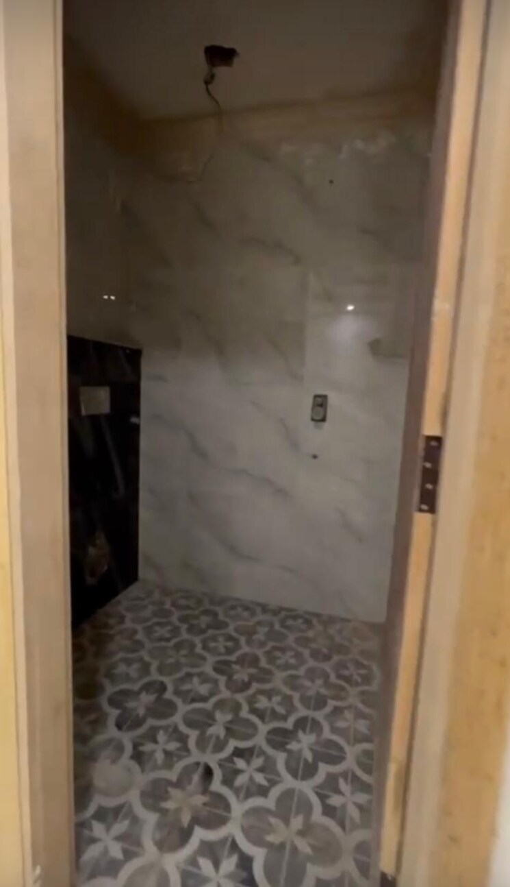 Bathroom, chattarpur 2 Bedroom 85 Sq.Yd. Builder Floor In Chattarpur Delhi 9719380