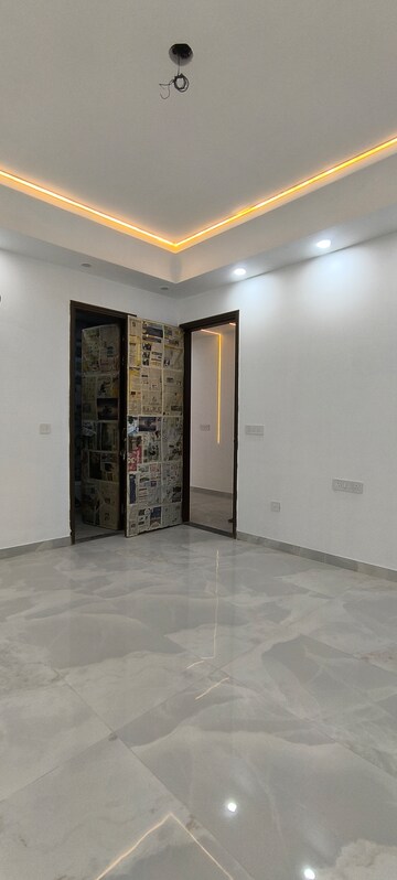 Room in 3 BHK Builder Floor at Sushant Lok 3, Sector 57 – for Rent