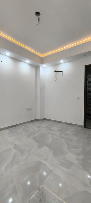 Room in 3 BHK Builder Floor at Sushant Lok 3, Sector 57 – for Rent