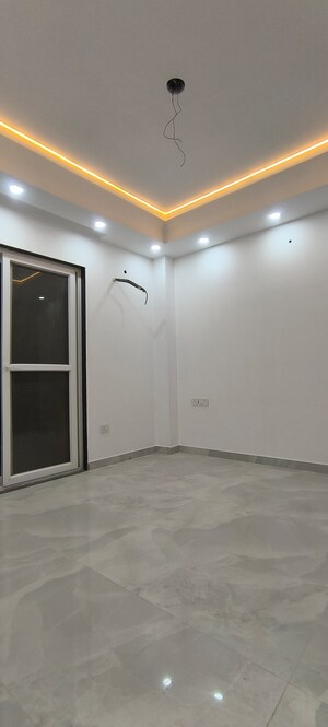 Room in 3 BHK Builder Floor at Sushant Lok 3, Sector 57 – for Rent