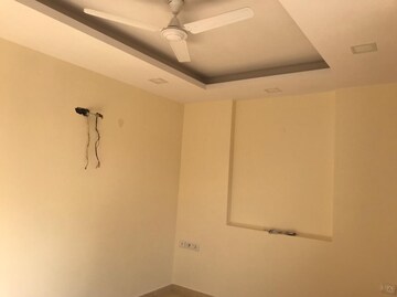 Room in 1 BHK Builder Floor at Panchsheel Enclave – for Rent