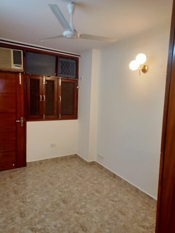 Room in 1 BHK Builder Floor at Panchsheel Enclave – for Rent