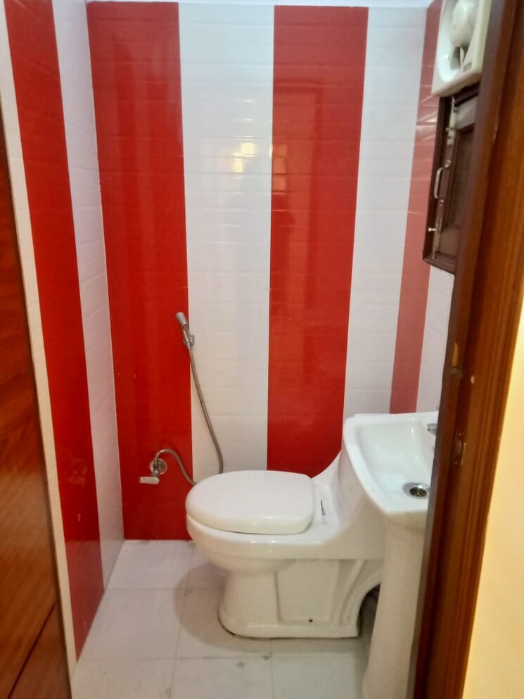 Bathroom, panchsheel enclave 1 Bedroom 900 Sq.Ft. Builder Floor In Panchsheel Enclave Delhi 9721573