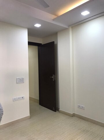 Room in 1 BHK Builder Floor at Panchsheel Enclave – for Rent