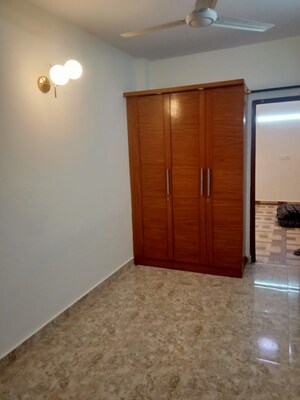 Room in 1 BHK Builder Floor at Panchsheel Enclave – for Rent