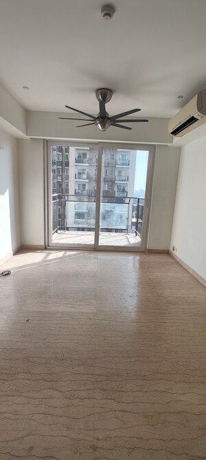 Room in 4 BHK Apartment at Conscient Heritage One, Sector 62 – for Rent