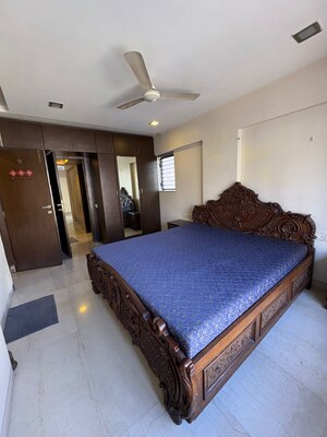 Bedroom in 2 BHK Apartment at Heritage Apartments Bandra, Bandra West – for Rent