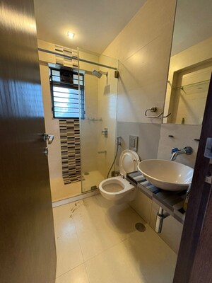 Master Bedroom in 2 BHK Apartment at Heritage Apartments Bandra, Bandra West – for Rent