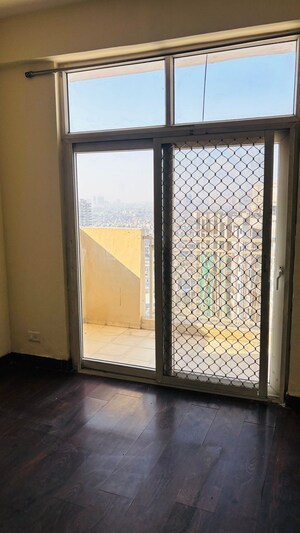 Room in 2 BHK Apartment at Mahagun Mywoods, Sector 16c Greater Noida – for Rent