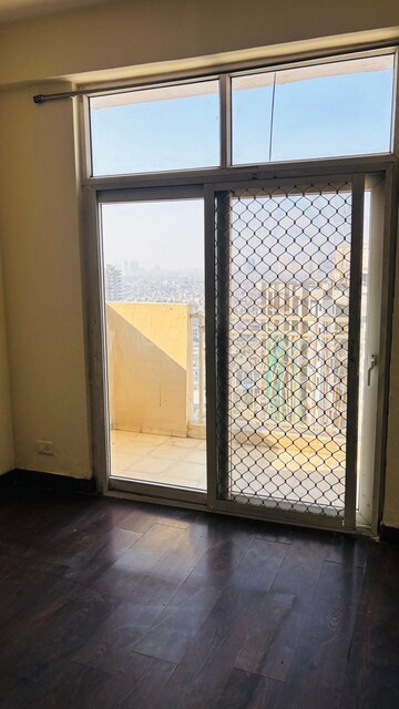 Room in 2 BHK Apartment at Mahagun Mywoods, Sector 16c Greater Noida – for Rent