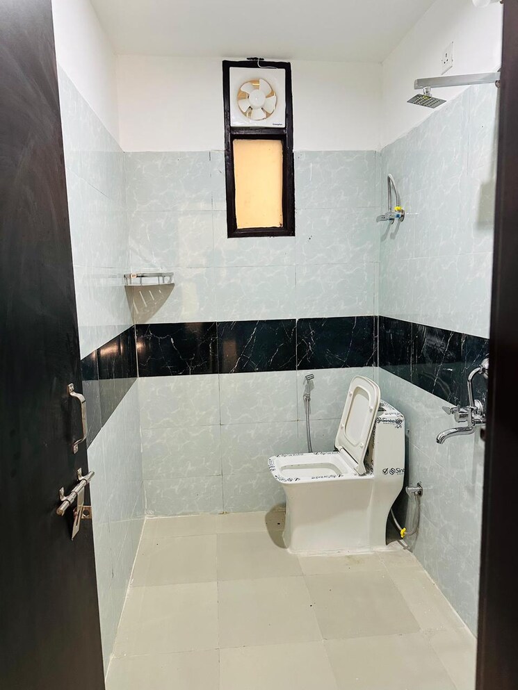Bathroom, dlf-city-phase-iii 1 RK 430 Sq.Ft. Builder Floor In Sector 24 Gurgaon 9721621