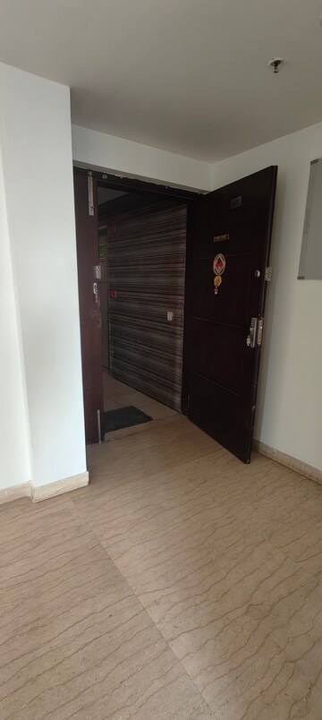 Room in 3 BHK Apartment at Conscient Heritage One, Sector 62 – for Rent