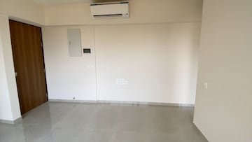 Room in 2 BHK Apartment at Piramal Vaikunth, Balkum Pada – for Sale