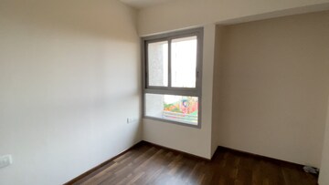 Room in 2 BHK Apartment at Piramal Vaikunth, Balkum Pada – for Sale