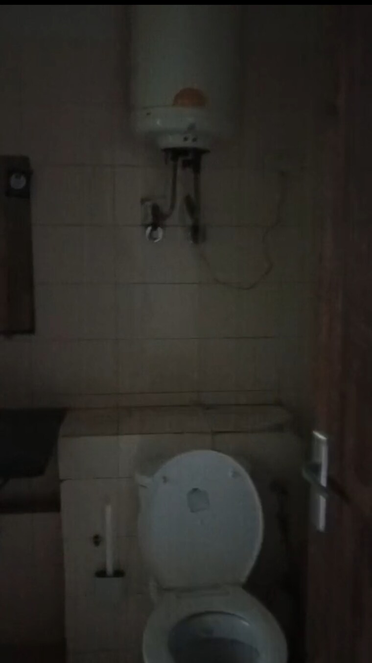 Bathroom, bptp-park-grandeura 3.5 Bedroom 2032 Sq.Ft. Apartment In Sector 82 Faridabad 9721634