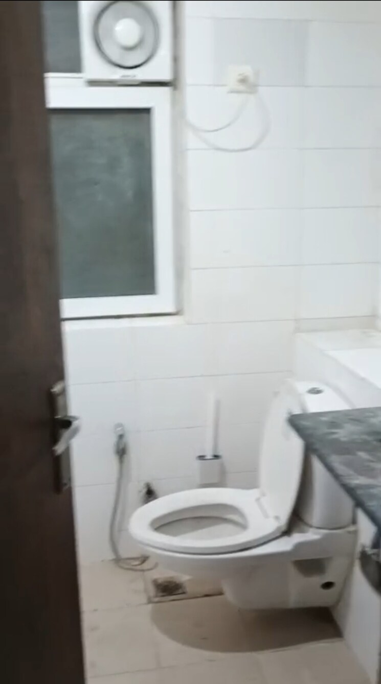 Bathroom, bptp-park-grandeura 3.5 Bedroom 2032 Sq.Ft. Apartment In Sector 82 Faridabad 9721634