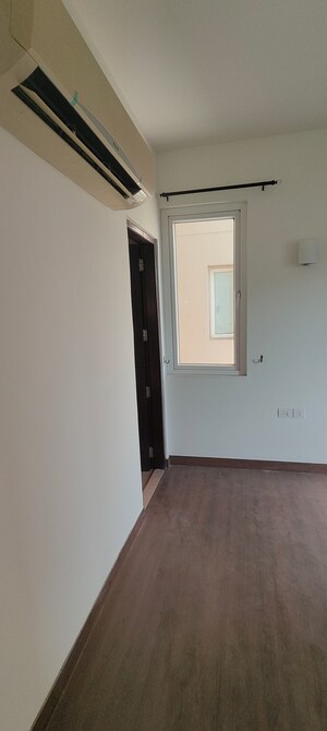 Room in 4 BHK Apartment at Conscient Heritage One, Sector 62 – for Rent