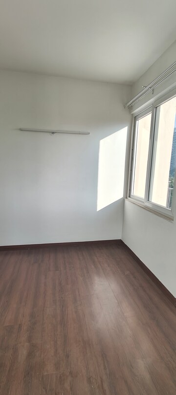 Room in 4 BHK Apartment at Conscient Heritage One, Sector 62 – for Rent