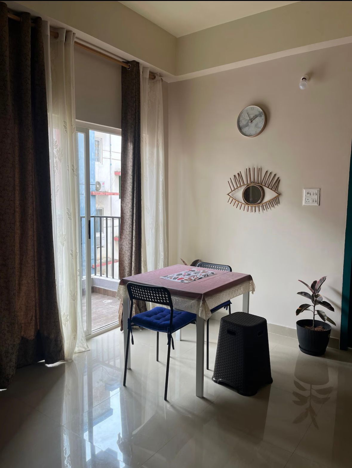 Master Bedroom in 3 BHK Builder Floor at 6 Mile – for Rent