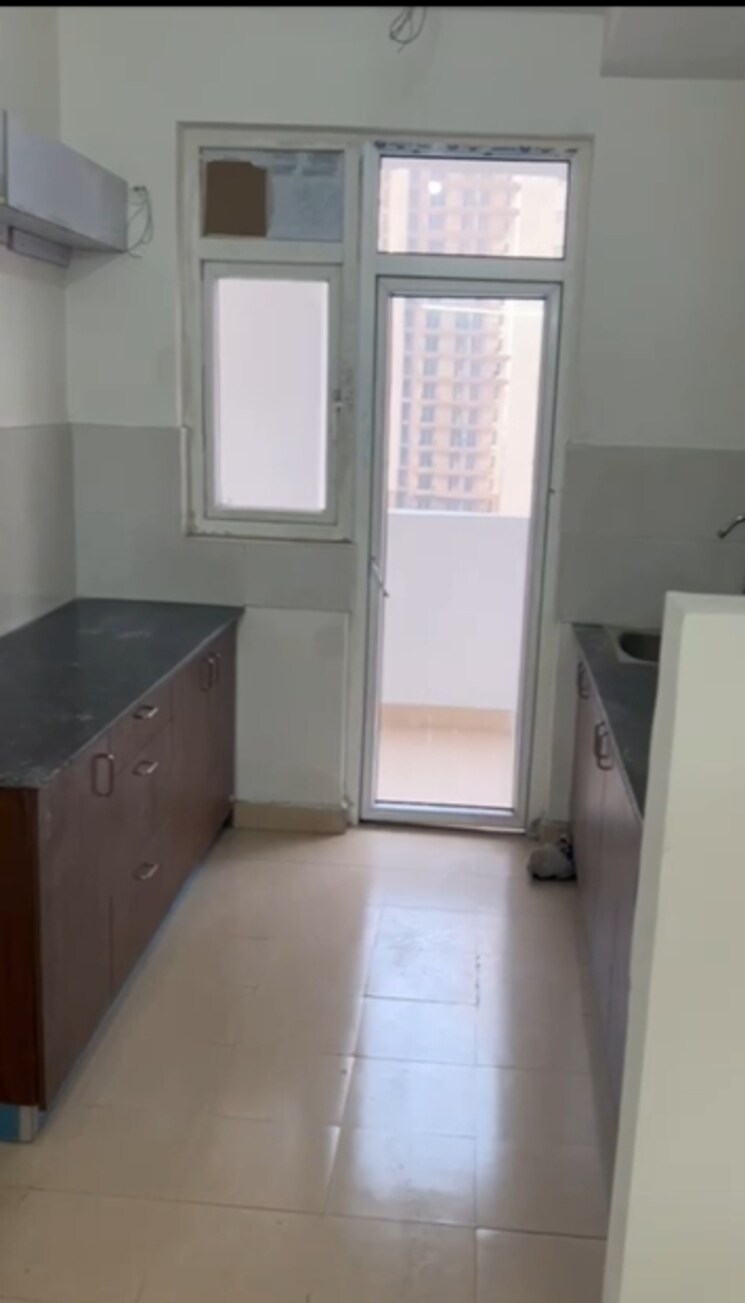 Kitchen, amrapali-heartbeat-city 3 Bedroom 1350 Sq.Ft. Apartment In Sector 107 Noida 9721662