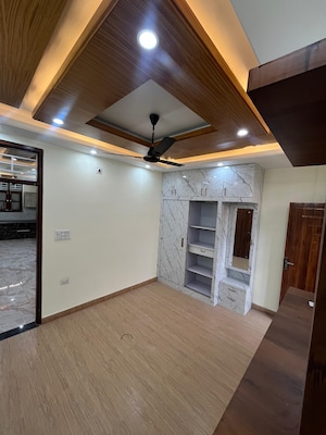 Room in 2 BHK Builder Floor at Gms Road – for Sale