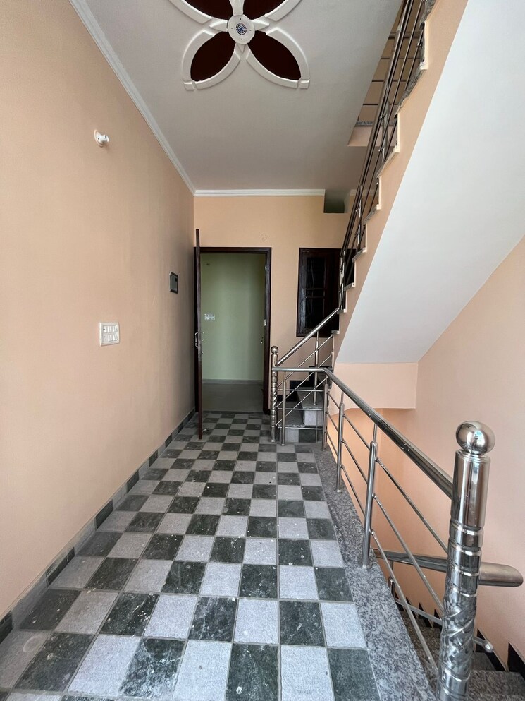 undefined, shimla bypass road 3 Bedroom 100 Sq.Yd. Independent House In Shimla Bypass Road Dehradun 9721680