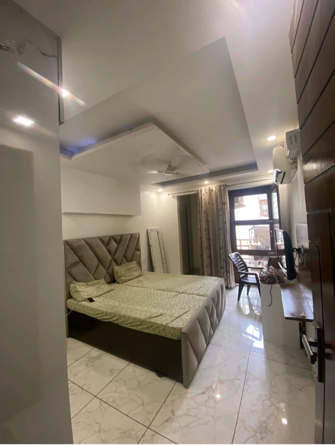 3 BHK + Pooja Room 250 Sq.Yd. Builder Floor in DLF Centre Point