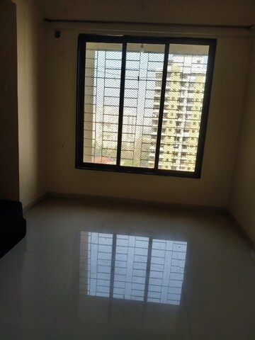 Room in 1 BHK Apartment at Green Square, Kasarvadavali – for Rent