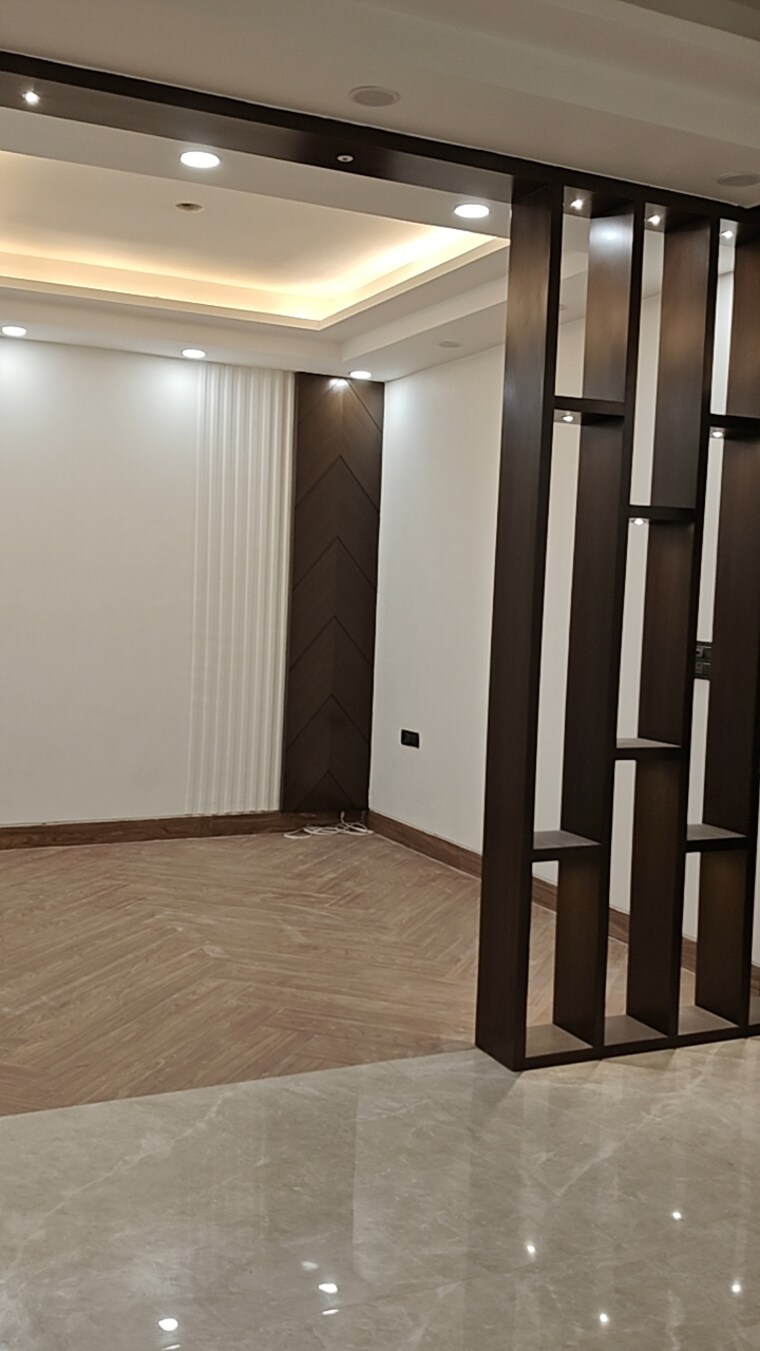 Room, parklands 4 Bedroom 250 Sq.Yd. Builder Floor In Sector 85 Faridabad 9721734