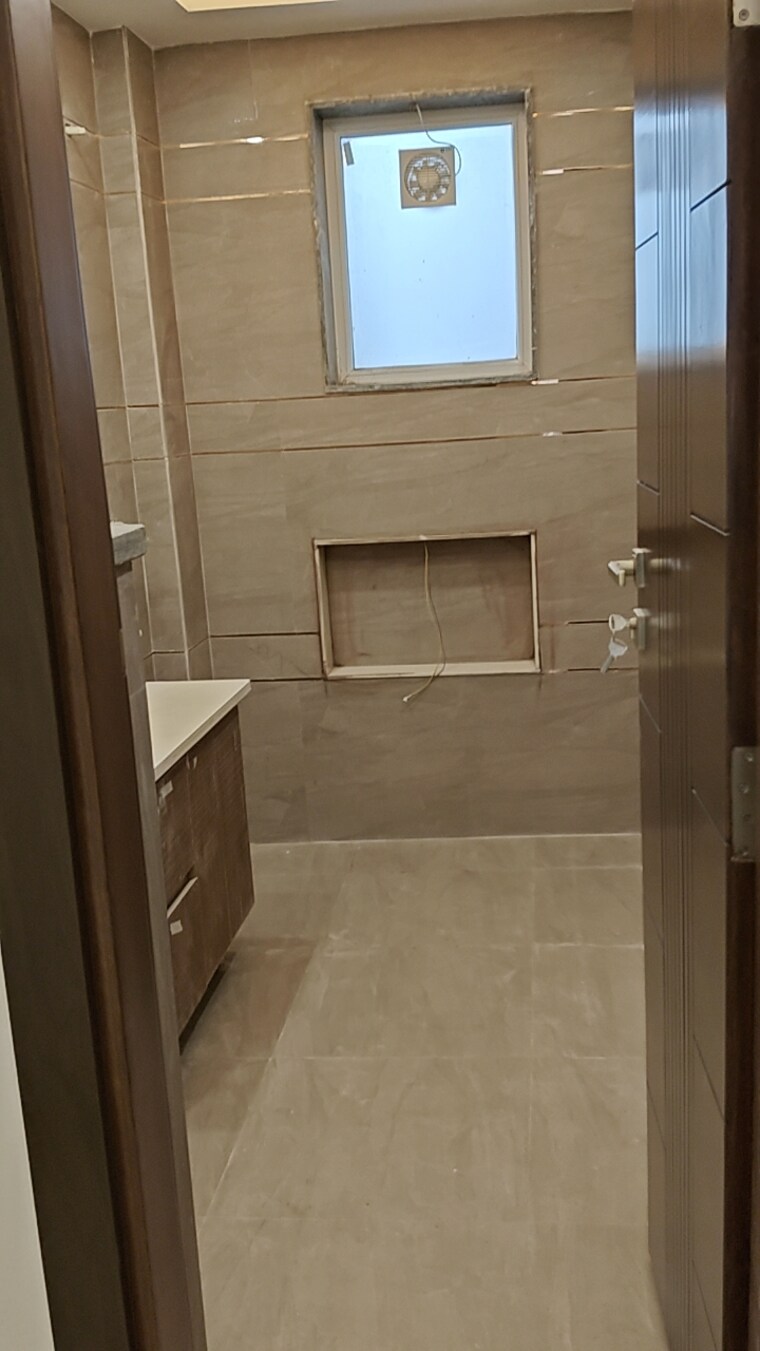Bathroom, parklands 4 Bedroom 250 Sq.Yd. Builder Floor In Sector 85 Faridabad 9721734