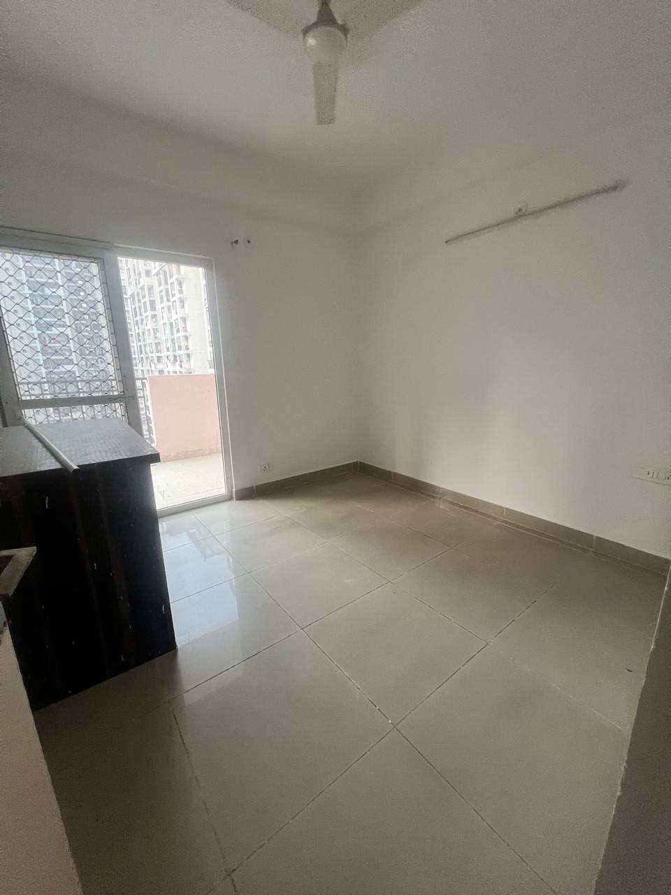 3 BHK + Extra Room Apartment For Sale in Ajnara Le Garden