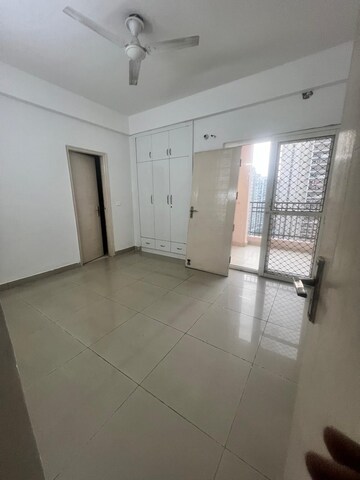 Room in 3 BHK Apartment at Ajnara Le Garden, Sector 16b Greater Noida – for Sale