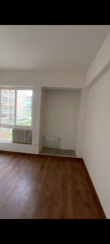 Room in 3 BHK Apartment at Silverglades The Melia, Sohna Sector 35 – for Sale