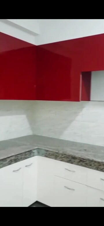 Room in 2.5 BHK Apartment at Ajnara Le Garden, Sector 16b Greater Noida – for Rent