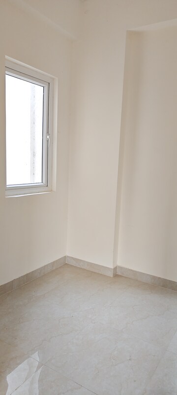 Room in 2.5 BHK Apartment at Shree Vardhman Victoria, Sector 70 – for Rent