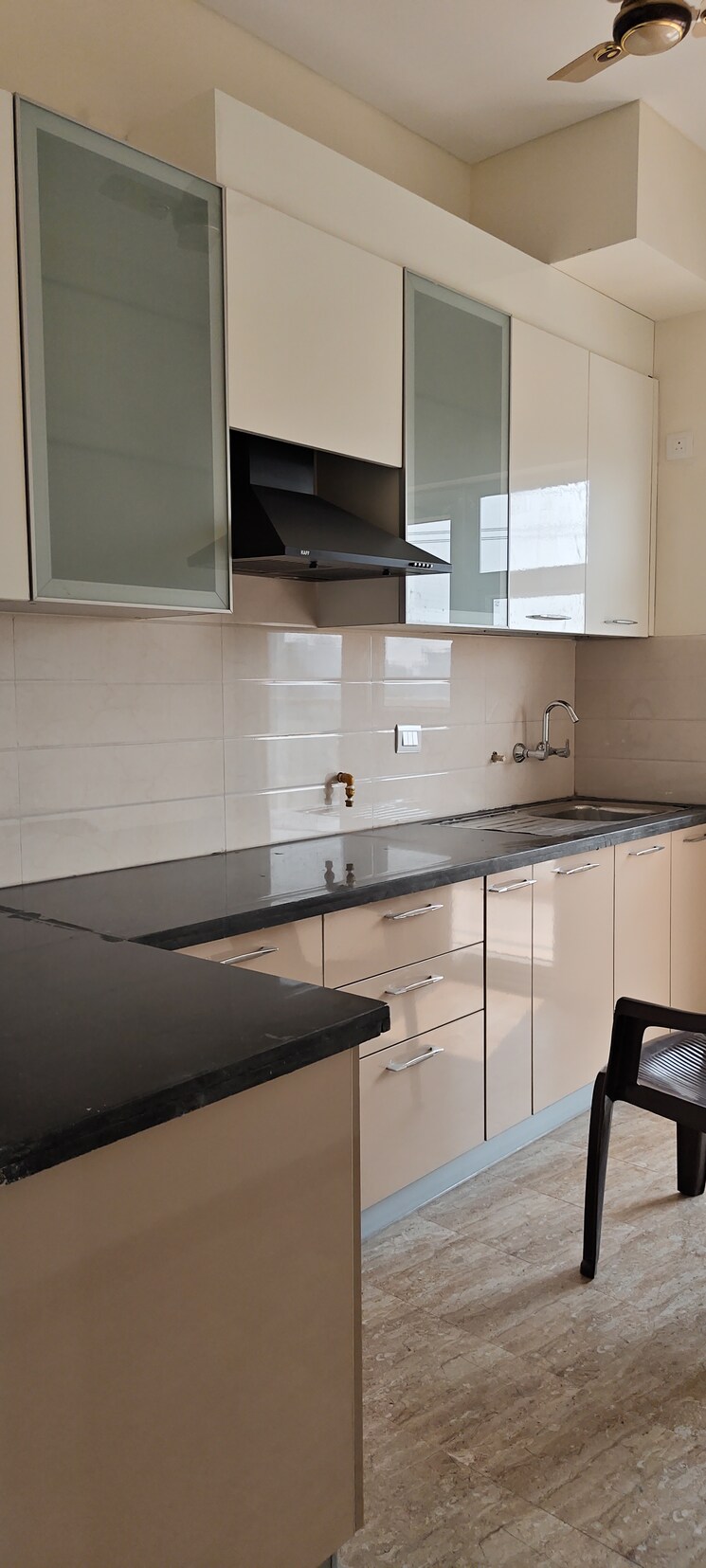 Kitchen, shree-vardhman-victoria 2.5 Bedroom 1350 Sq.Ft. Apartment In Sector 70 Gurgaon 9721813