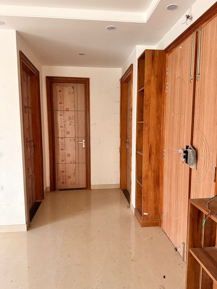 Room, sector 84 3 Bedroom 240 Sq.Yd. Builder Floor In Sector 84 Gurgaon 9721838