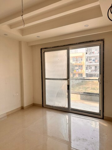 Room in 3 BHK Builder Floor at Sector 84 – for Rent
