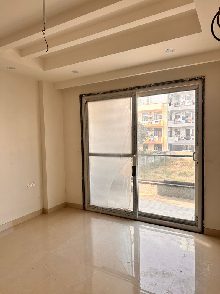 Room, sector 84 3 Bedroom 240 Sq.Yd. Builder Floor In Sector 84 Gurgaon 9721838